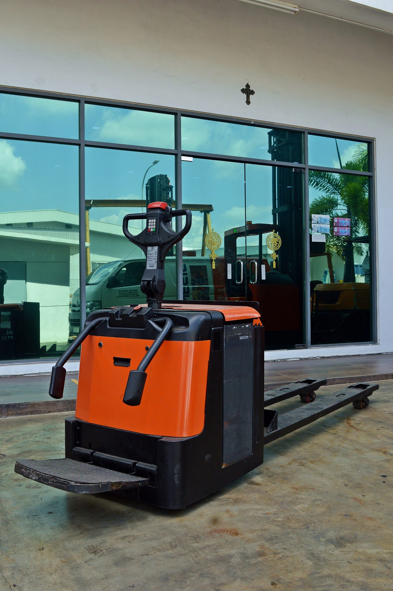 BT POWER PALLET TRUCK Advance Genesis Equipment